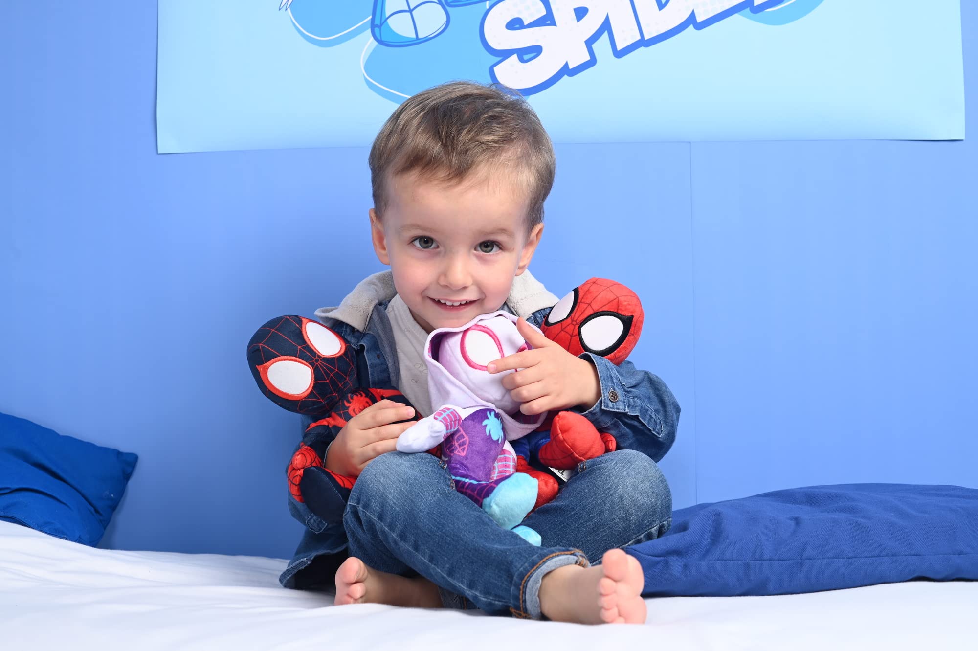 Simba 6315875810X06-Disney Marvel Spidey, 25cm Plüschfigur mit Glow in the Dark Augen, Spiderman Filmfigur, Plüschspielzeug, Spinne, Comic Figur, Superheld, ab den ersten Lebensmonaten geeignet